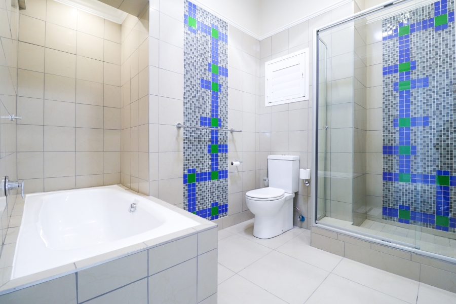 8 Bedroom Property for Sale in Reebok Western Cape